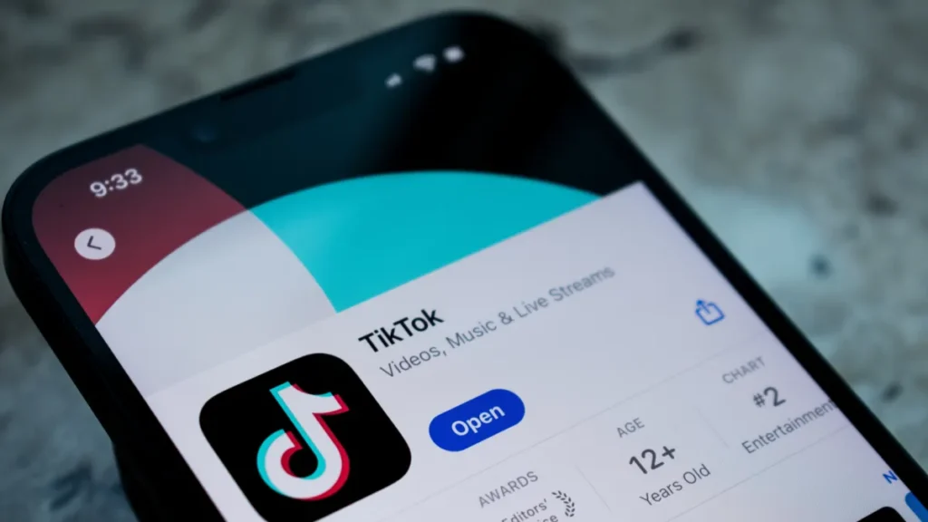 TikTok Is Getting Community Notes Now Too TikTok Is Getting Community Notes Now Too