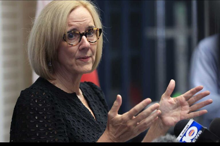 Miami mayor calls for reinstating TPS for Venezuelans : NPR