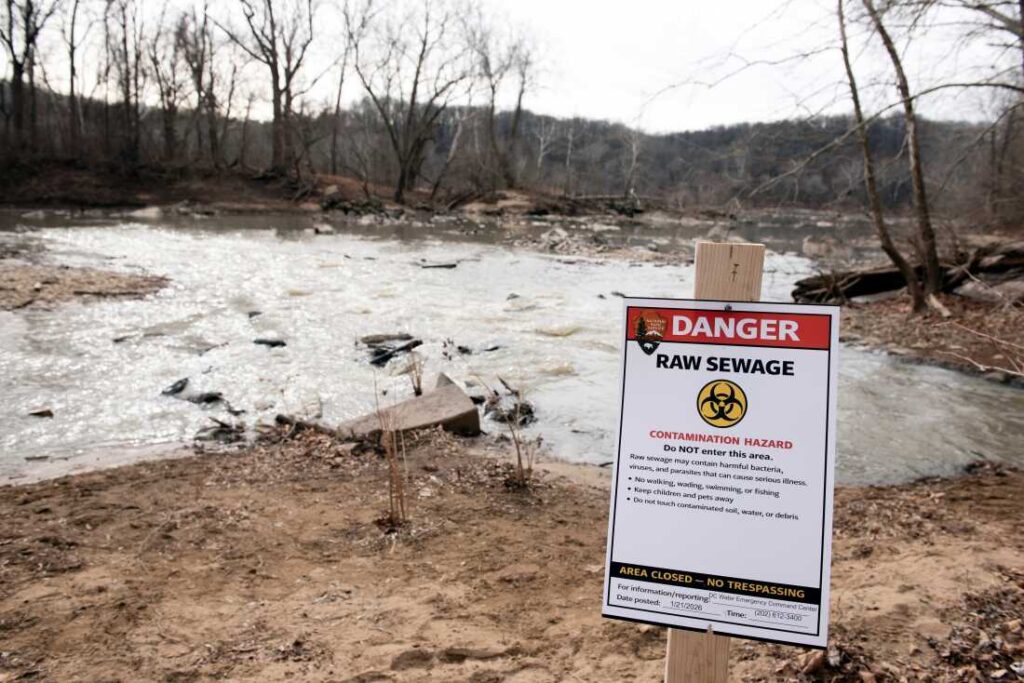 Class action lawsuit filed over Potomac sewage spill : NPR