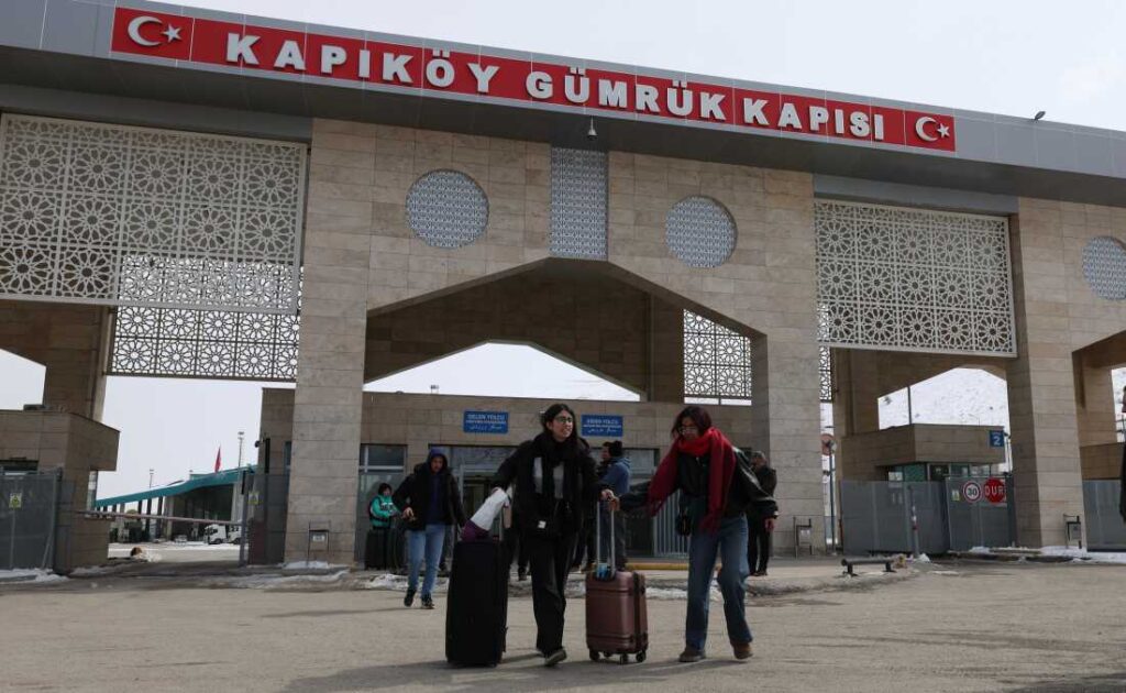Iranians are leaving the country to access internet : NPR Iranians are leaving the country to access internet : NPR