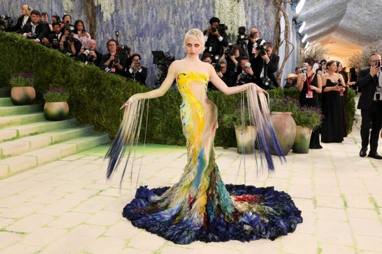 See what the celebrities wore : The Picture Show : NPR