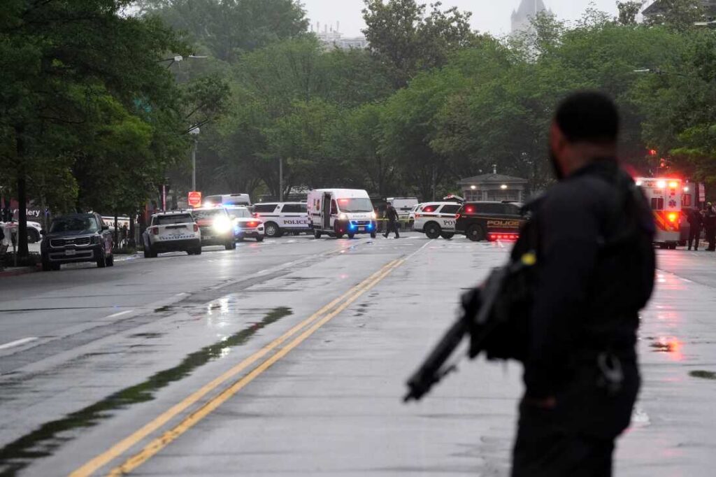 Secret Service fatally shoots suspect outside White House checkpoint : NPR